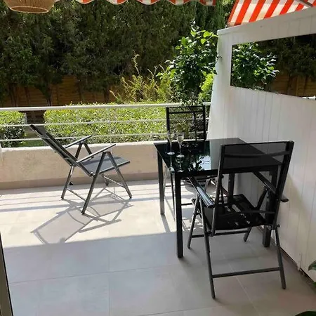 Au Centre De Avec Terrasse * サントロペ